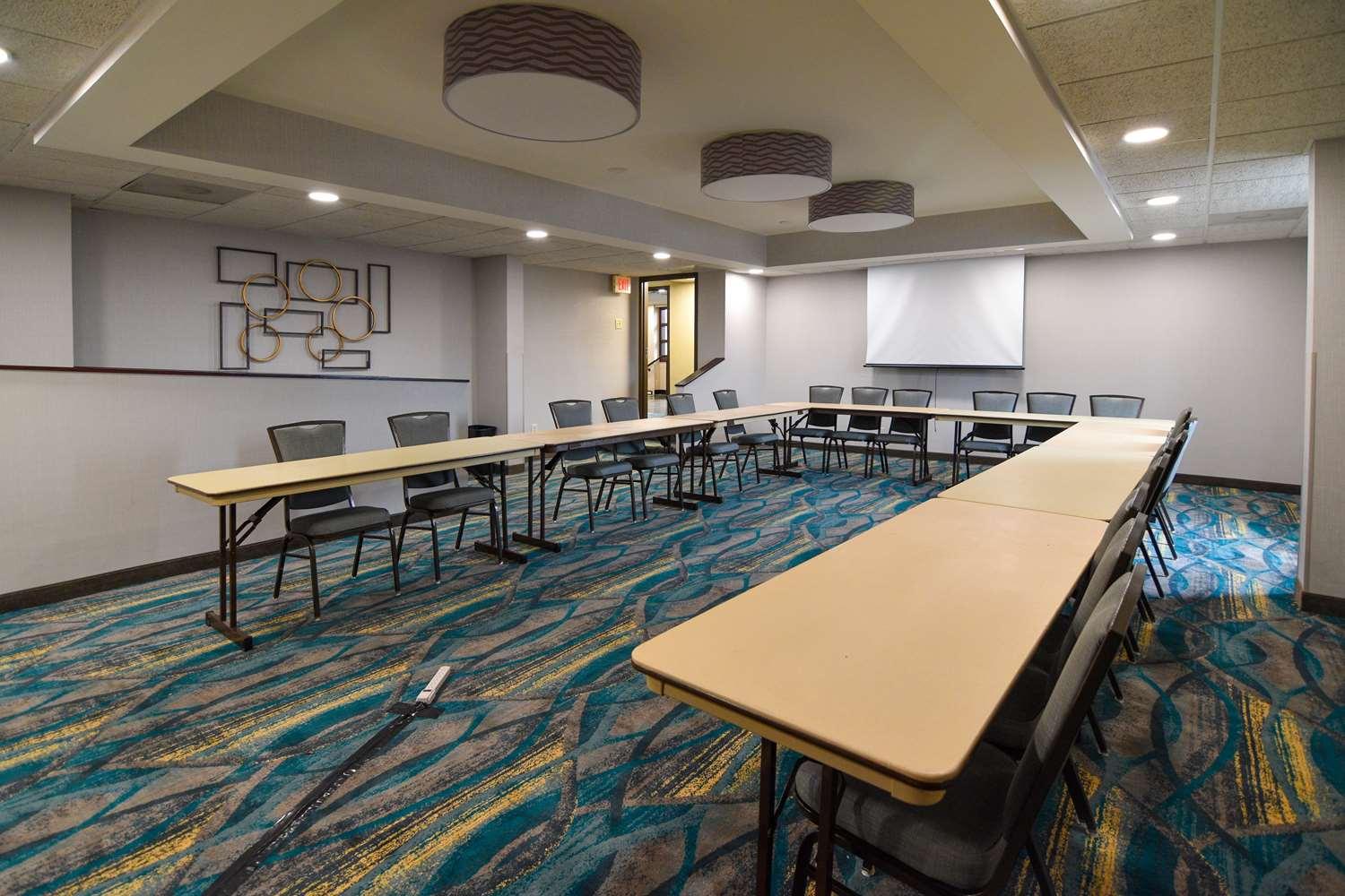 Best Western Plus Indianapolis North At Pyramids Exterior photo