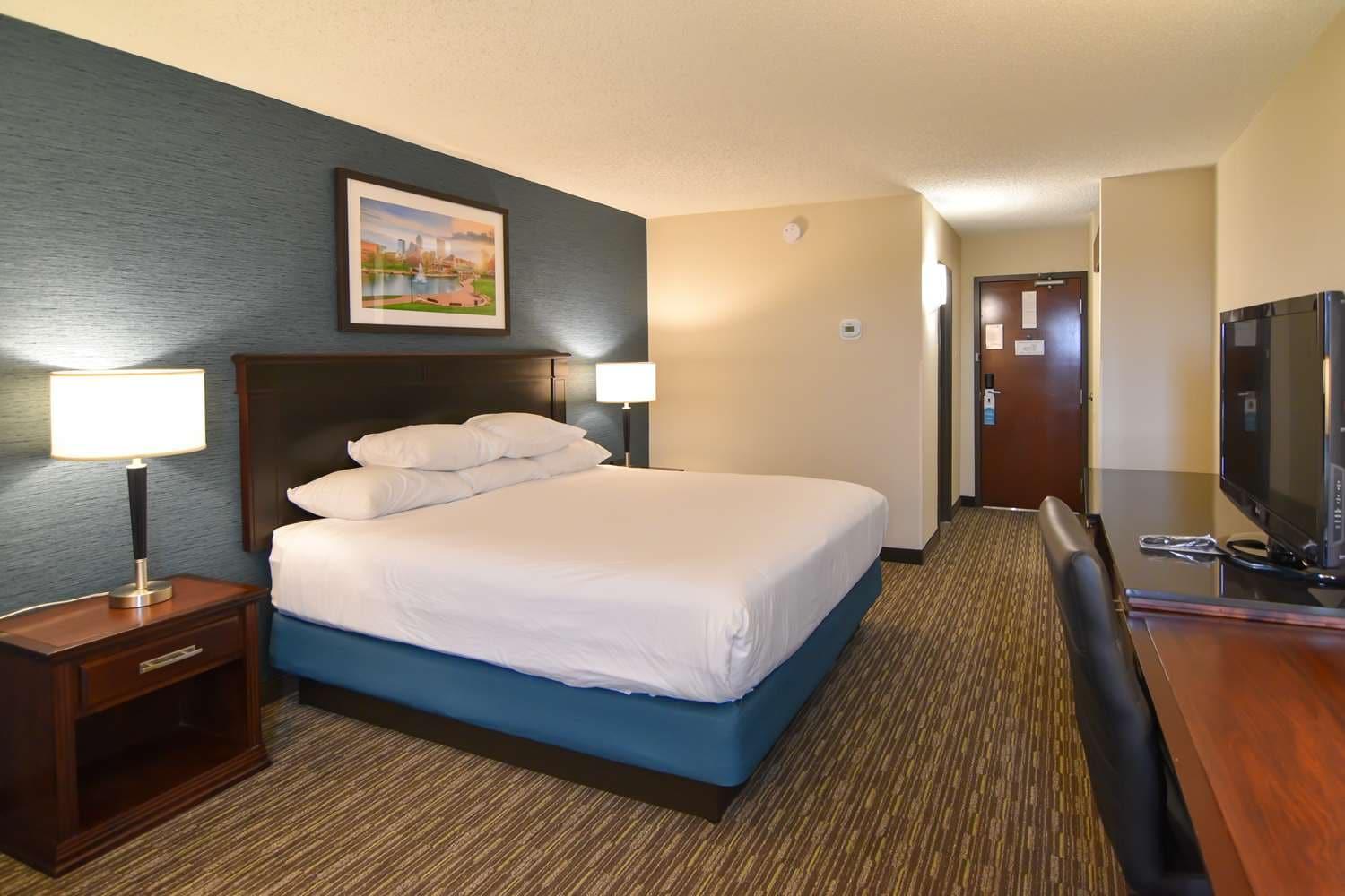 Best Western Plus Indianapolis North At Pyramids Exterior photo