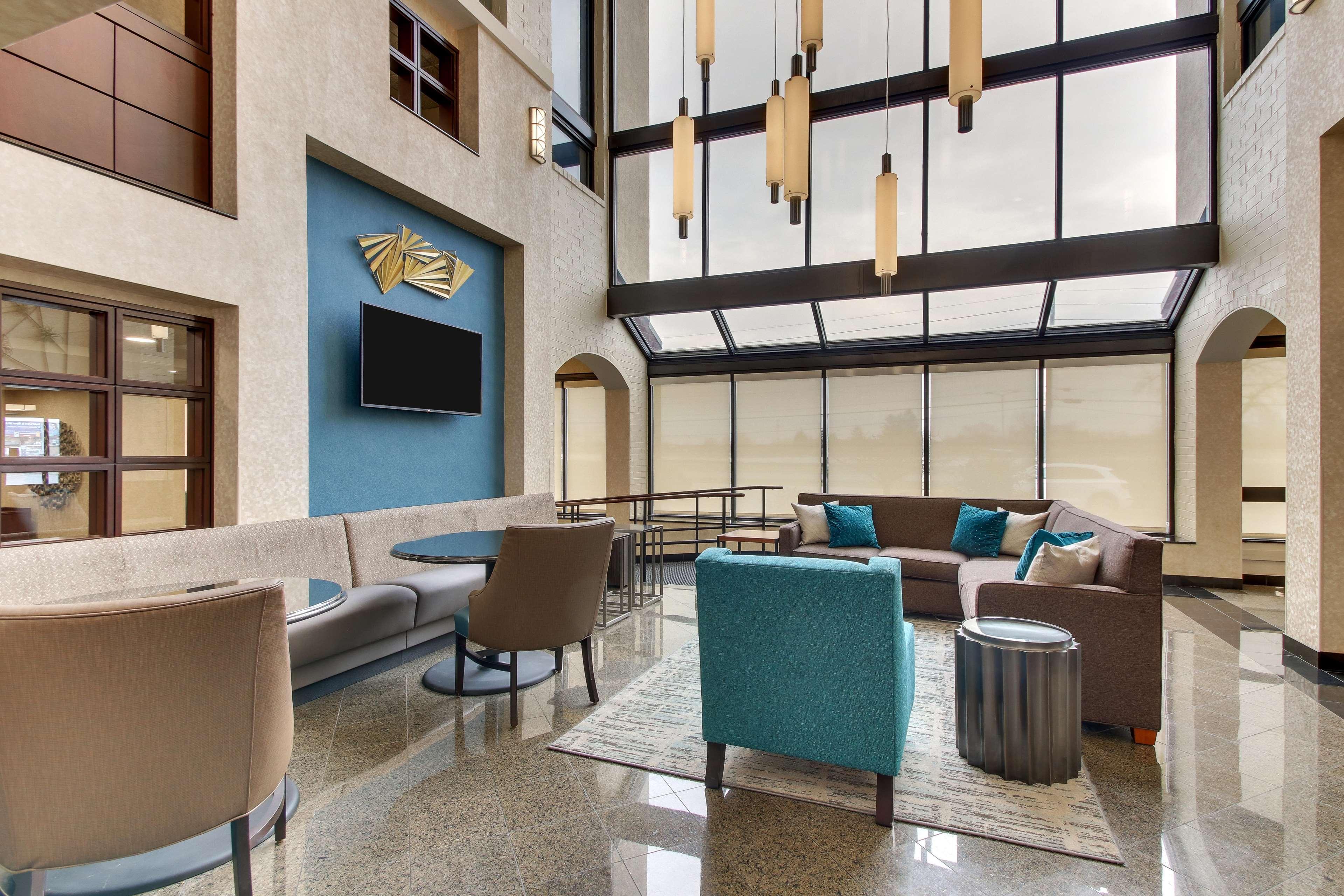 Best Western Plus Indianapolis North At Pyramids Exterior photo